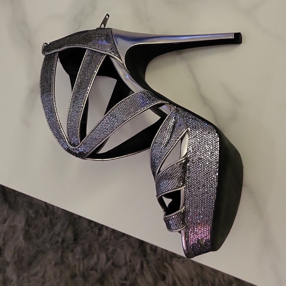 Shoes - Picture 4 of 6